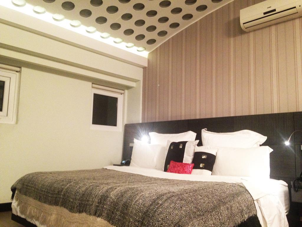 Casa Gaitan Cortes Hotel Богота Экстерьер фото